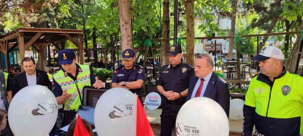 Bozüyük’te Emniyet Kemerinin Önemi Simülasyon Aracıyla Anlatıldı