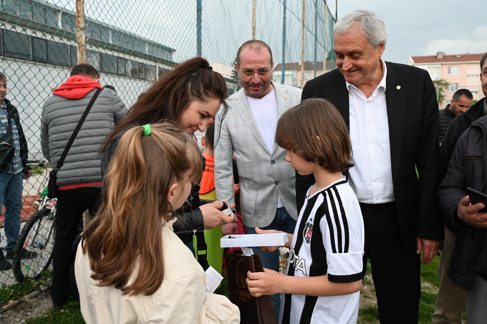 basarili-futbolcular-baskan-bakkalcioglu-tarafindan-odullendirildi-4.jpeg