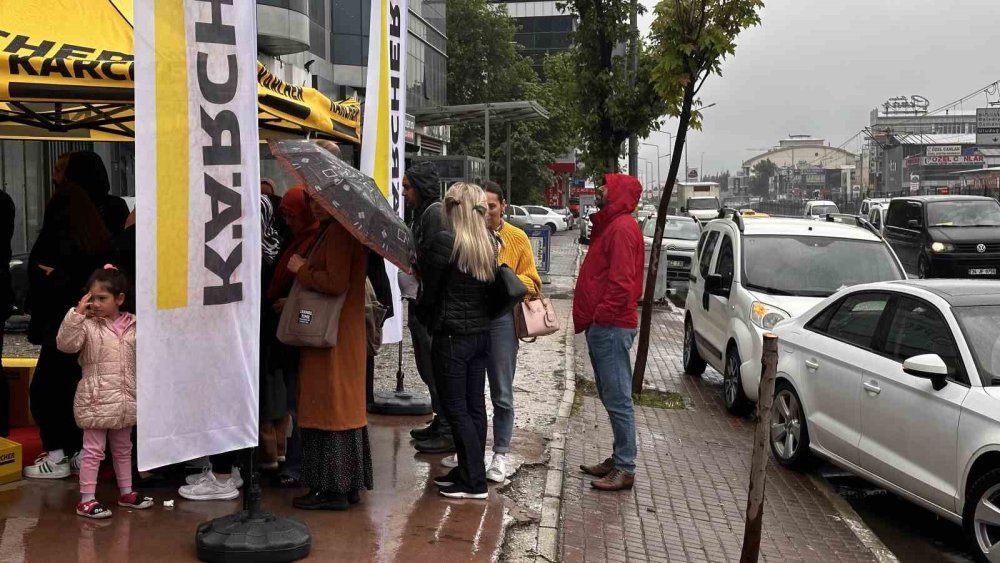 Mağaza Açılışında Anneler Günü İzdihamı