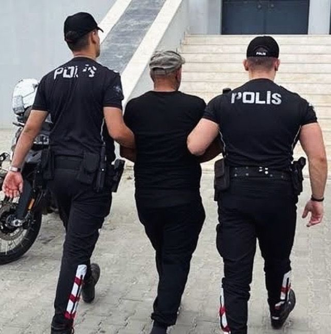 polis-teker-teker-yakaladi1.jpg