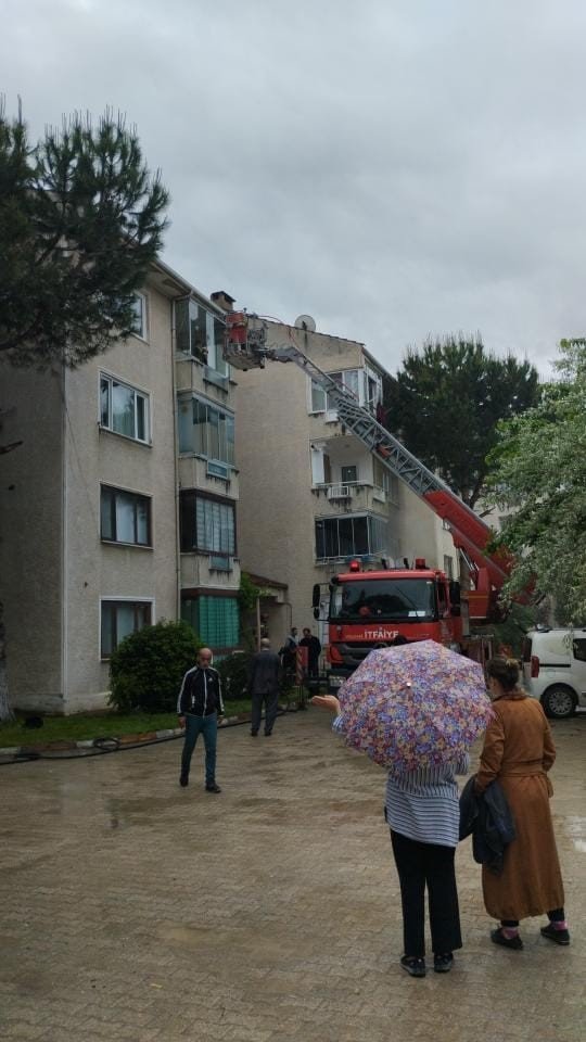 Yangında Mahsur Kalan Kadın Son Anda Kurtarıldı