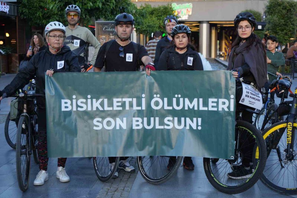 Bisikletliler Trafikte Farkındalık İçin Sessiz Sürdü