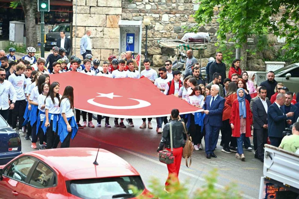 19 Mayıs Kortej Yürüyüşü