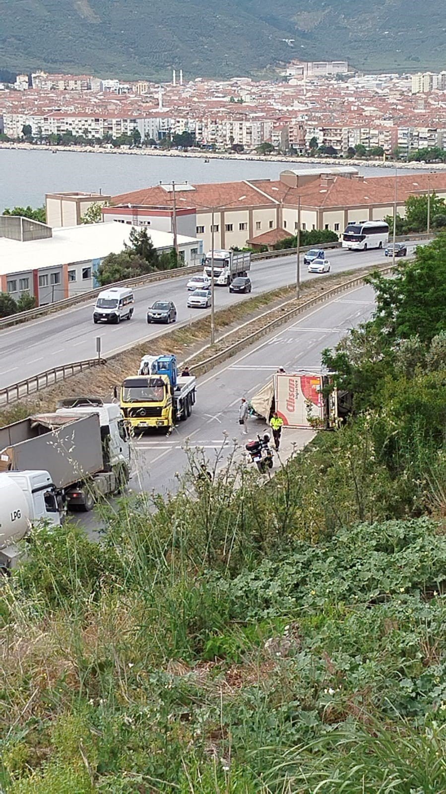 Takla Atan Tır, Trafiği Kapattı