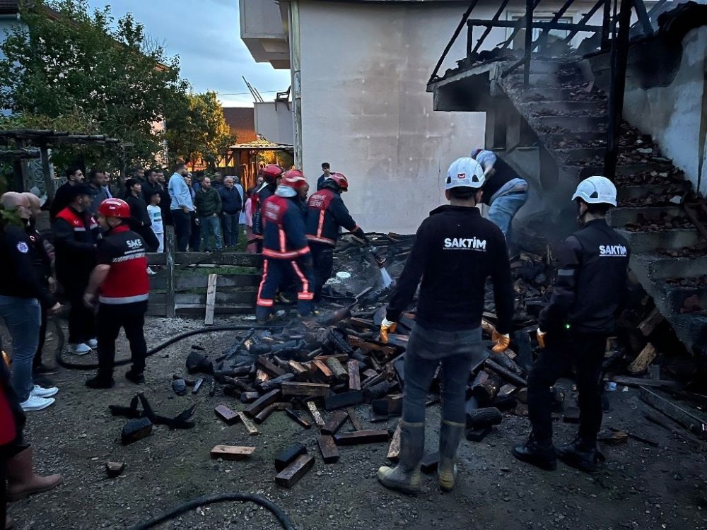 Tek Katlı Ev Yangında Kullanılamaz Hale Geldi