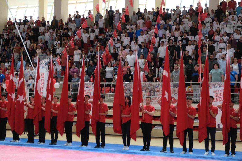 19 Mayıs Gençlik Ve Spor Bayramı Coşkuyla Kutlandı