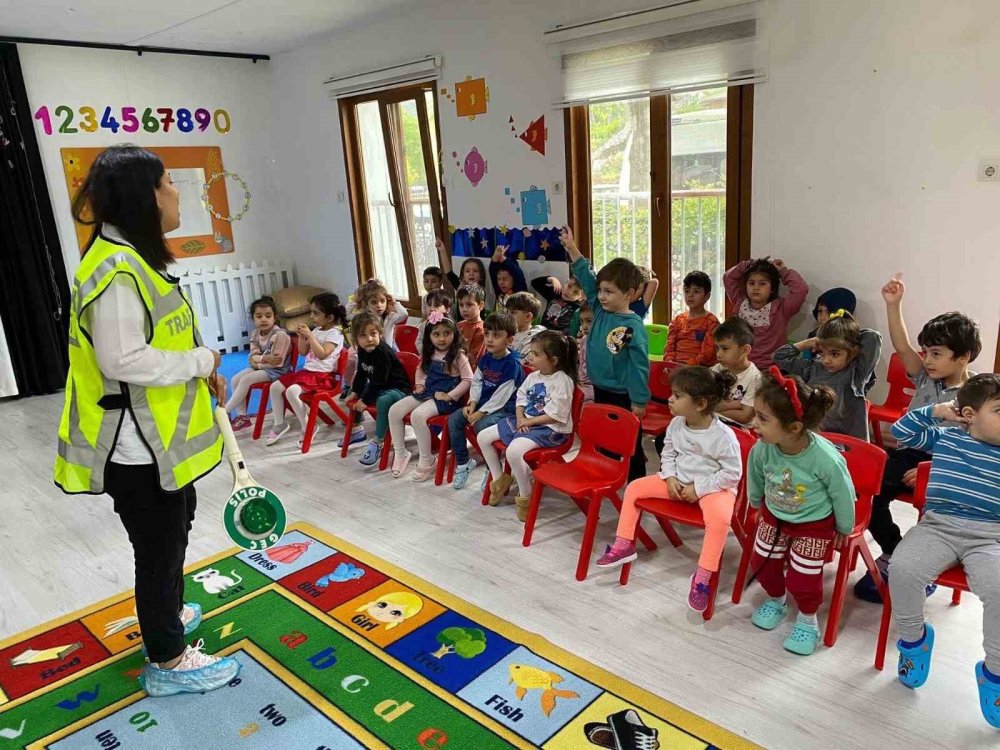 230 Minik Öğrenci Trafik Kurallarıyla Tanıştı