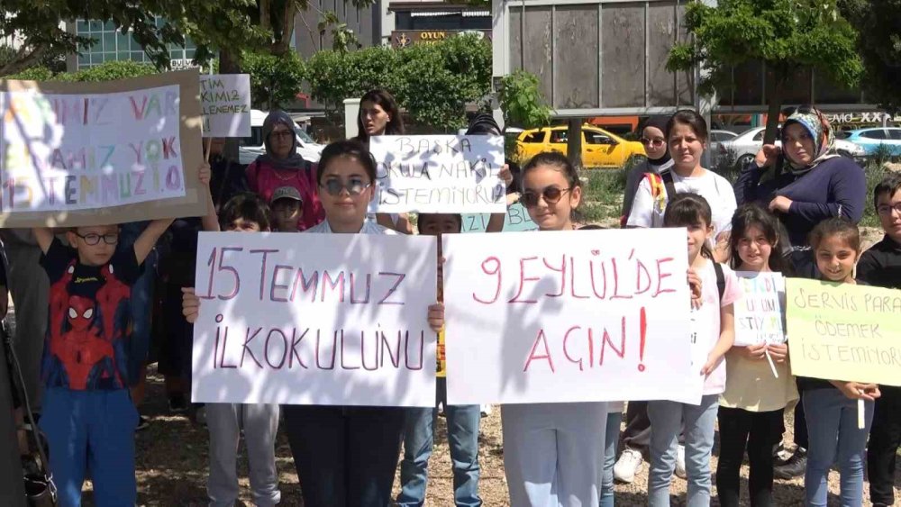 Deprem Tedbirleri Gereğince Tahliye Edilen Okula Bir Yıldır Çivi Dahi Çakılmadı