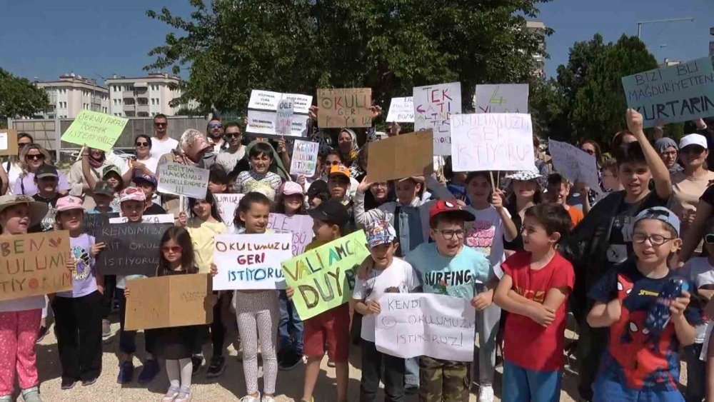 Deprem Tedbirleri Gereğince Tahliye Edilen Okula Bir Yıldır Çivi Dahi Çakılmadı