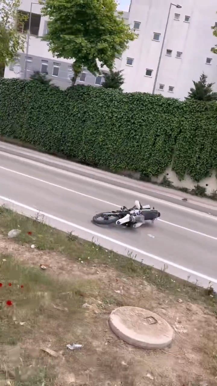 Kontrolden Çıkan Motosiklet Devrildi