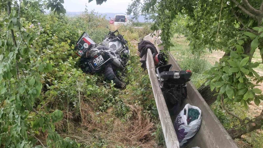 Virajı Alamayan Motosiklet Su Kanalına Çarptı