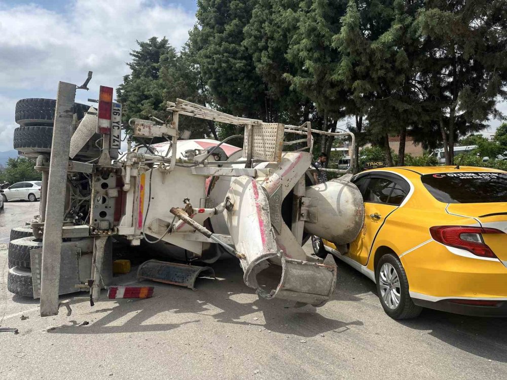 Ticari Taksi Şoföründen Hayat Kurtaran Manevra