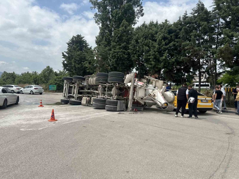 Ticari Taksi Şoföründen Hayat Kurtaran Manevra