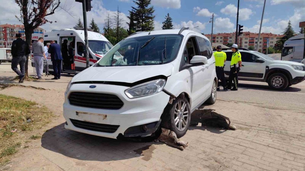 Trafik Kazası: 2 Yaralı