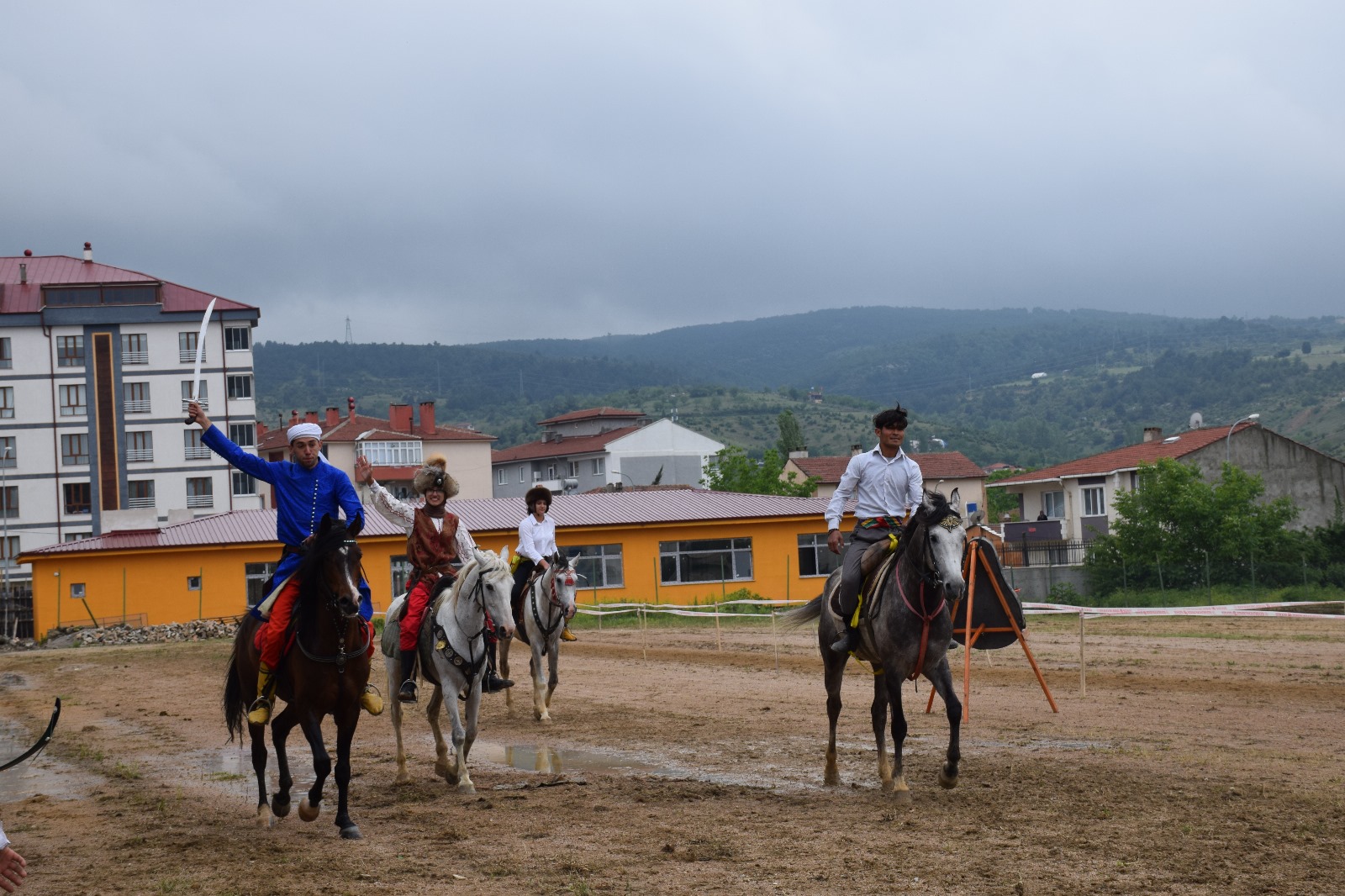 81-ilden-ogrenciler-bilecike-geldi.jpg