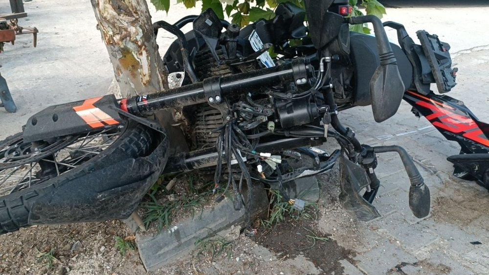 Kontrolden Çıkan Motosiklet Ağaca Çarptı: Sürücü Hayatını Kaybetti