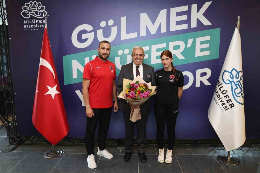 BaşkanÖzdemir Bir Günde Bin 400 Kişiyi Ağırladı