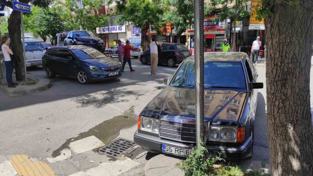 Kırmızı Işık İhlali Yapan Otomobil Kazaya Sebep Oldu