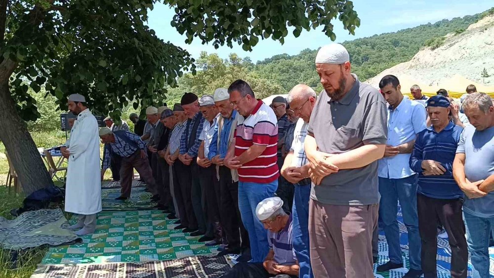 30 Yıl Aradan Sonra İlçe Halkı Şükür Duasında Buluştu