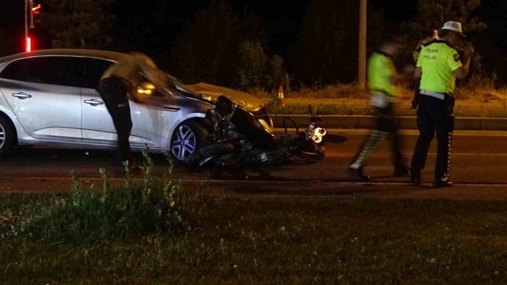 Otomobilin Motosiklete Çarptığı Feci Kaza Kamerada: 2 Ölü