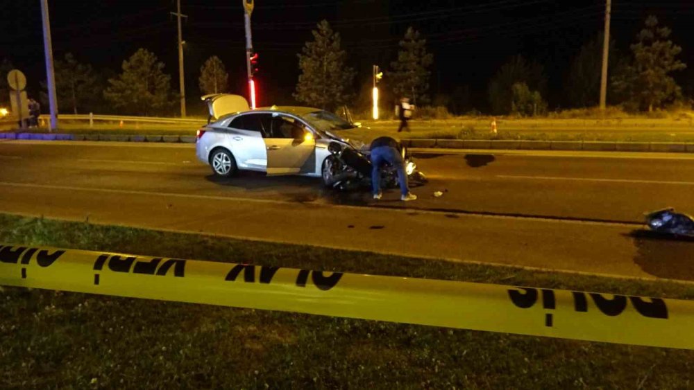 Otomobilin Motosiklete Çarptığı Feci Kaza Kamerada: 2 Ölü