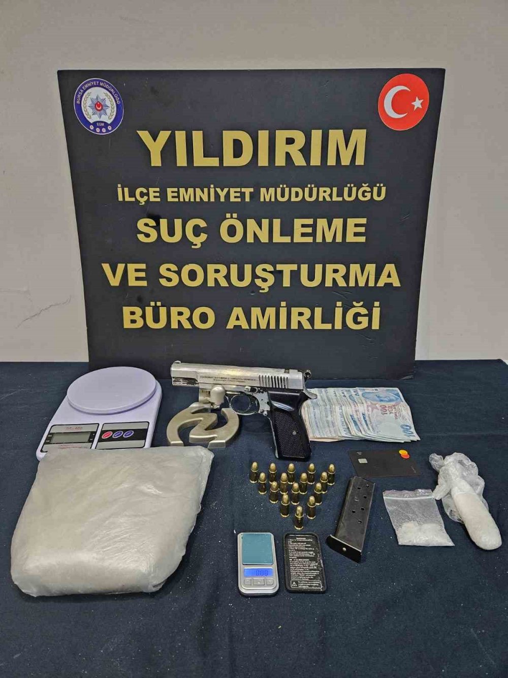 Uyuşturucu Tacirlerini Yakalamak İçin Polis Kılıktan Kılığa Girdi