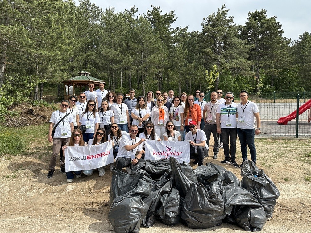 zorlu-enerji-kivilcimlari-cevre-temizligi-yapti1.jpg