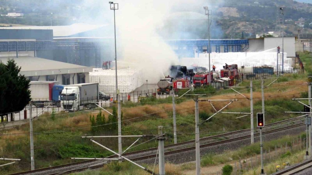 Kağıt Fabrikasında Korkutan Yangın