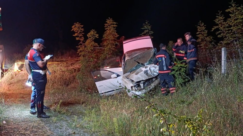 Kontrolden Çıkan Otomobil Taklalar Atarak Hurdaya Döndü