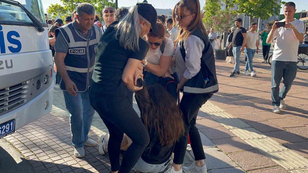 İzinsiz Yürüyüşe Polis Müdahale Etti, 10 Kişi Gözaltına Alındı