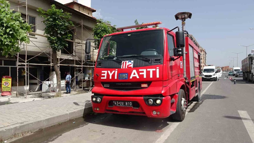 Çıkan Yangında Bir İş Yerinde Hasar Oluştu