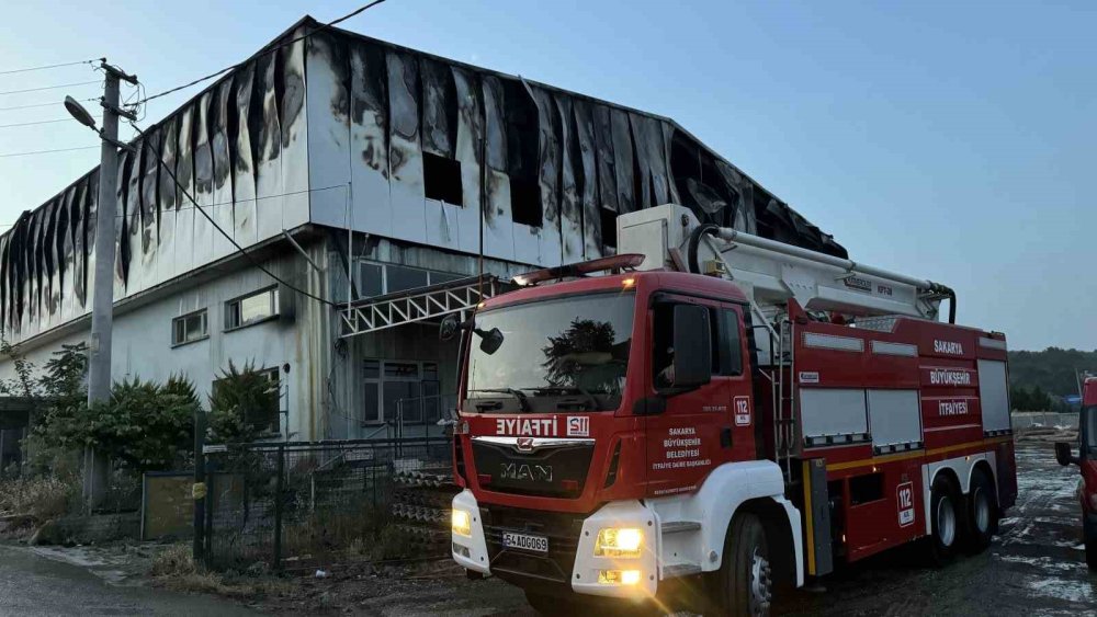 Fabrika Yangını 2 Buçuk Saat Sonra Söndürüldü