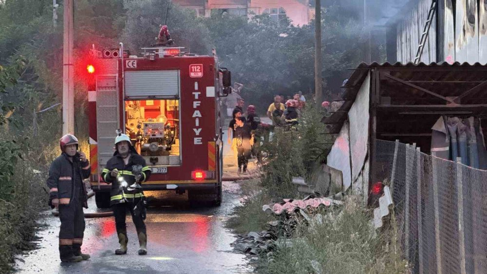 Fabrika Yangını 2 Buçuk Saat Sonra Söndürüldü