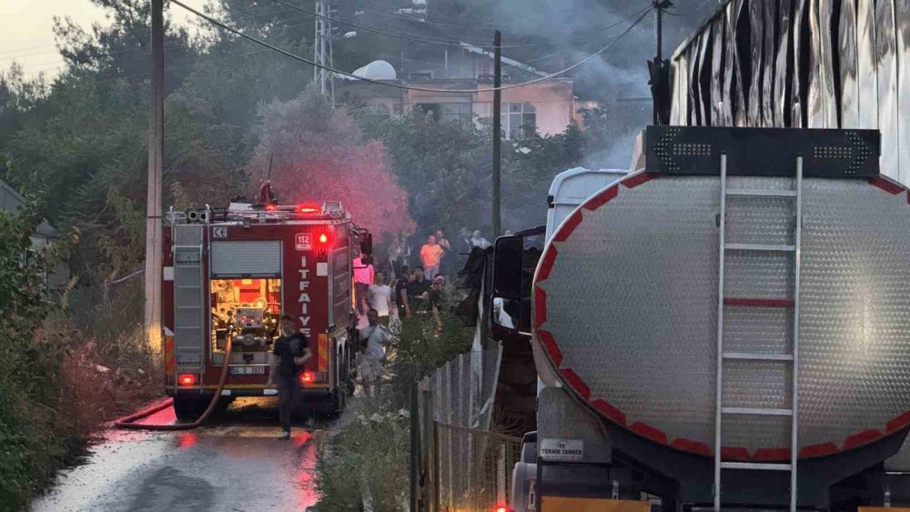 Fabrika Yangını 2 Buçuk Saat Sonra Söndürüldü