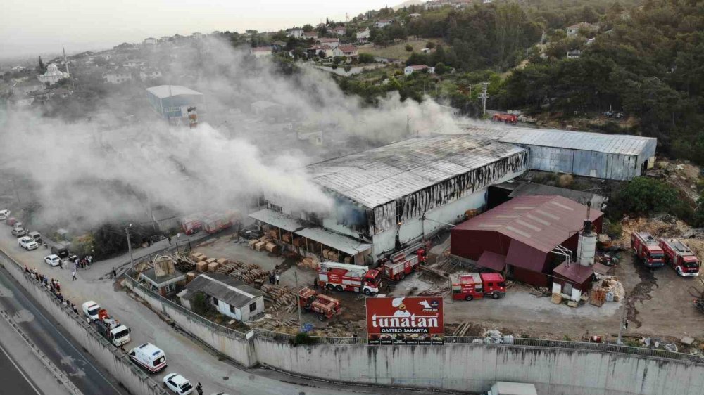 Kereste Fabrikası Alev Alev Yandı