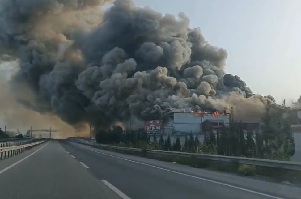 Kereste Fabrikası Alev Alev Yandı