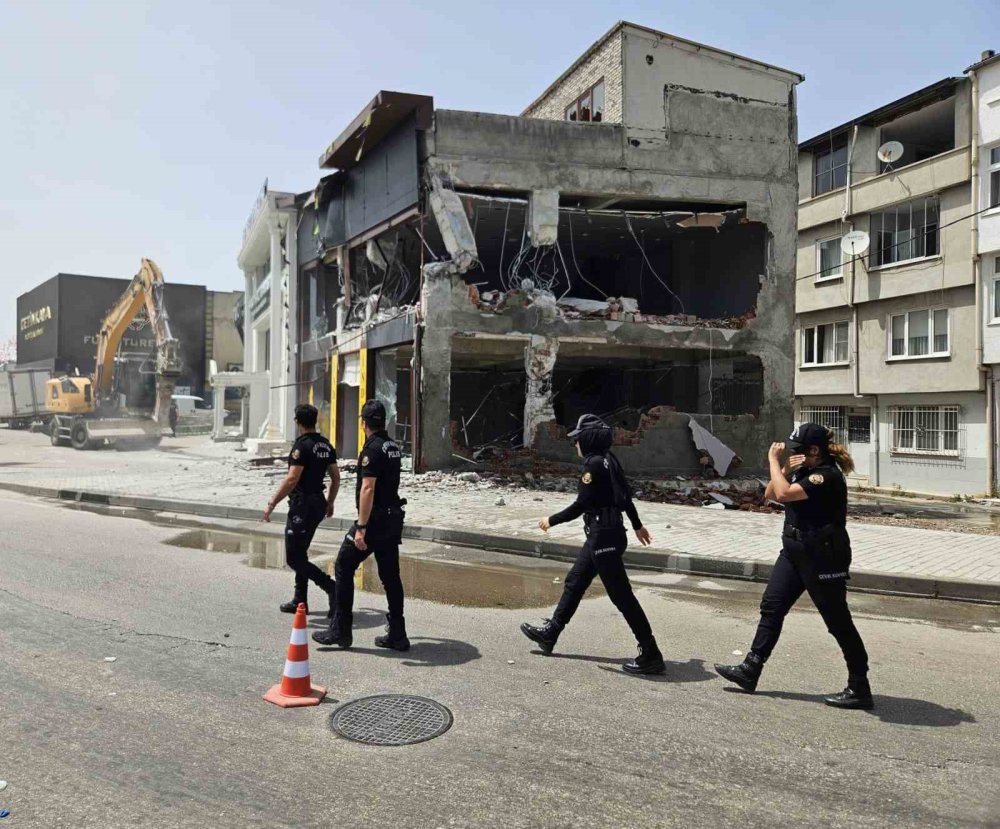 Kaçak İşyeri Yıkıldı