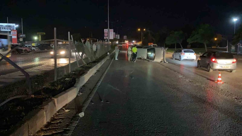 Koruma Tellerine Çarpan Otomobil Takla Attı: Karı-koca Yaralandı