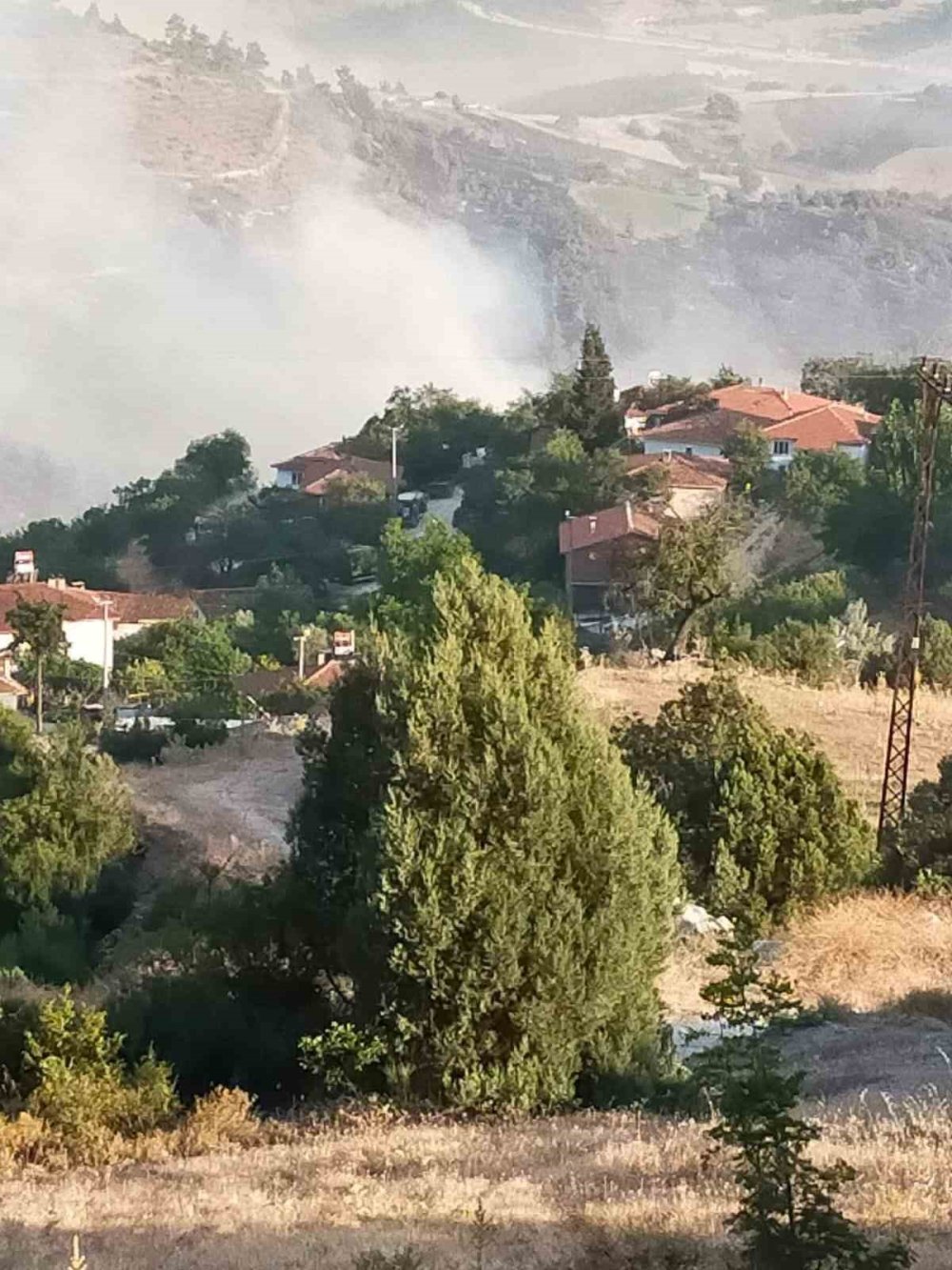 Orman Yangınları Köyleri Tehdit Ediyor