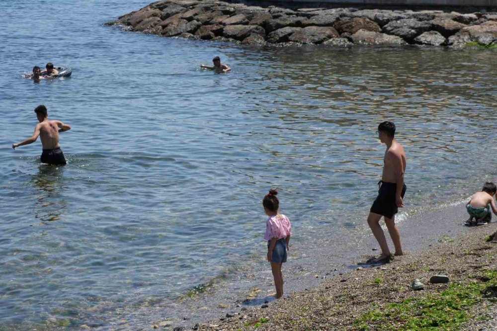 Bayram Tatilinin Son Gününde Vatandaşlar Denize Akın Etti