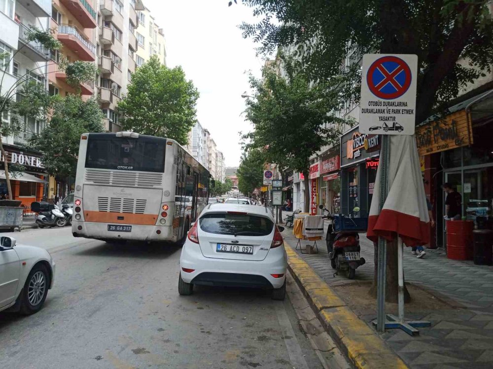 Esnaf Trafik Kurallarının Sürekli İhlal Edilmesine Tepki Gösterdi