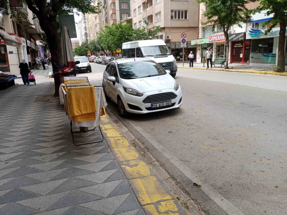 Esnaf Trafik Kurallarının Sürekli İhlal Edilmesine Tepki Gösterdi