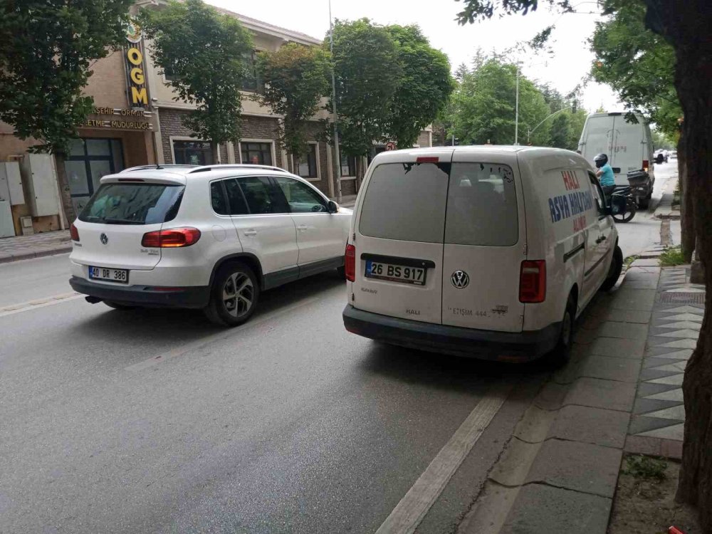 Esnaf Trafik Kurallarının Sürekli İhlal Edilmesine Tepki Gösterdi