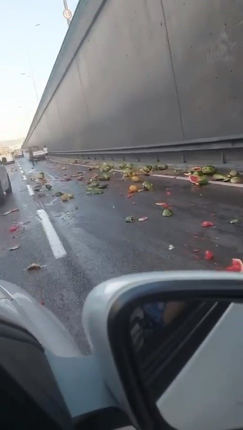 Karpuzlar Yola Döküldü, Yol Kayak Pistine Döndü