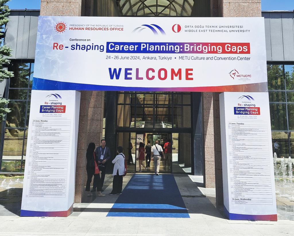 bseu-re-shaping-career-planning-konferansina-katildi1.jpg