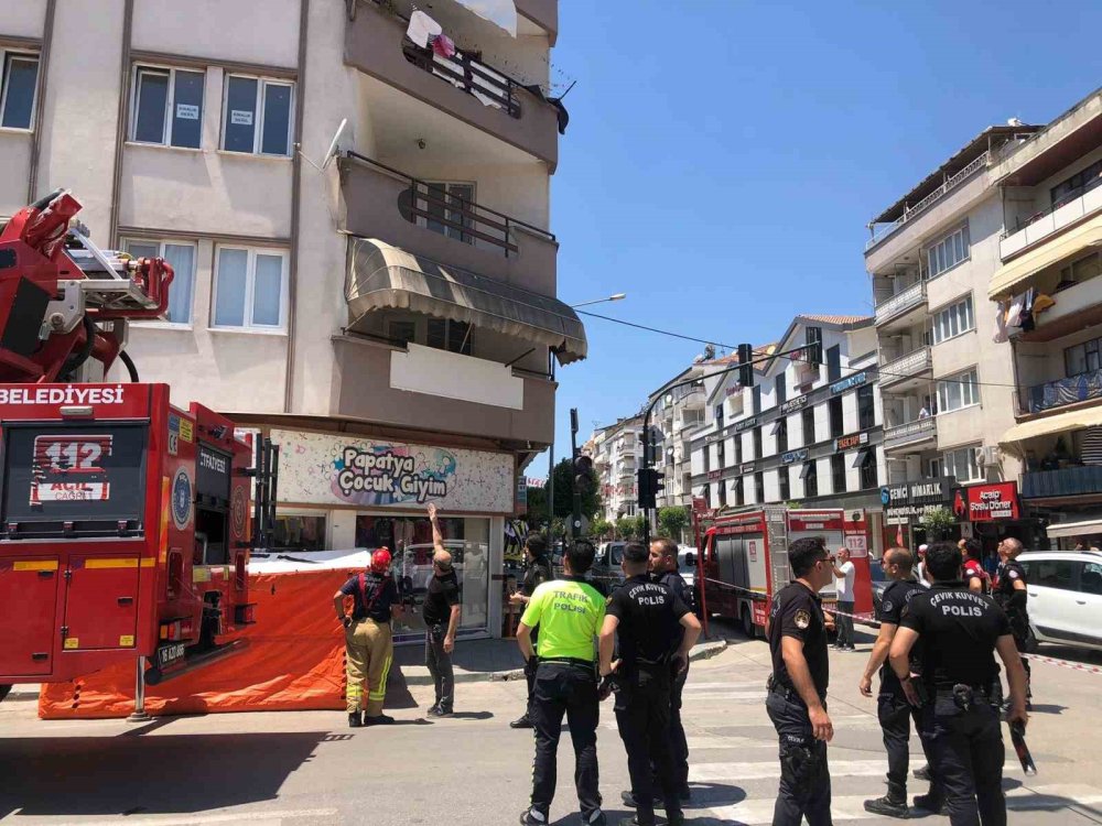 Tartıştığı Ağabeyini Bıçakladı, Evde Harakiri Yaptı