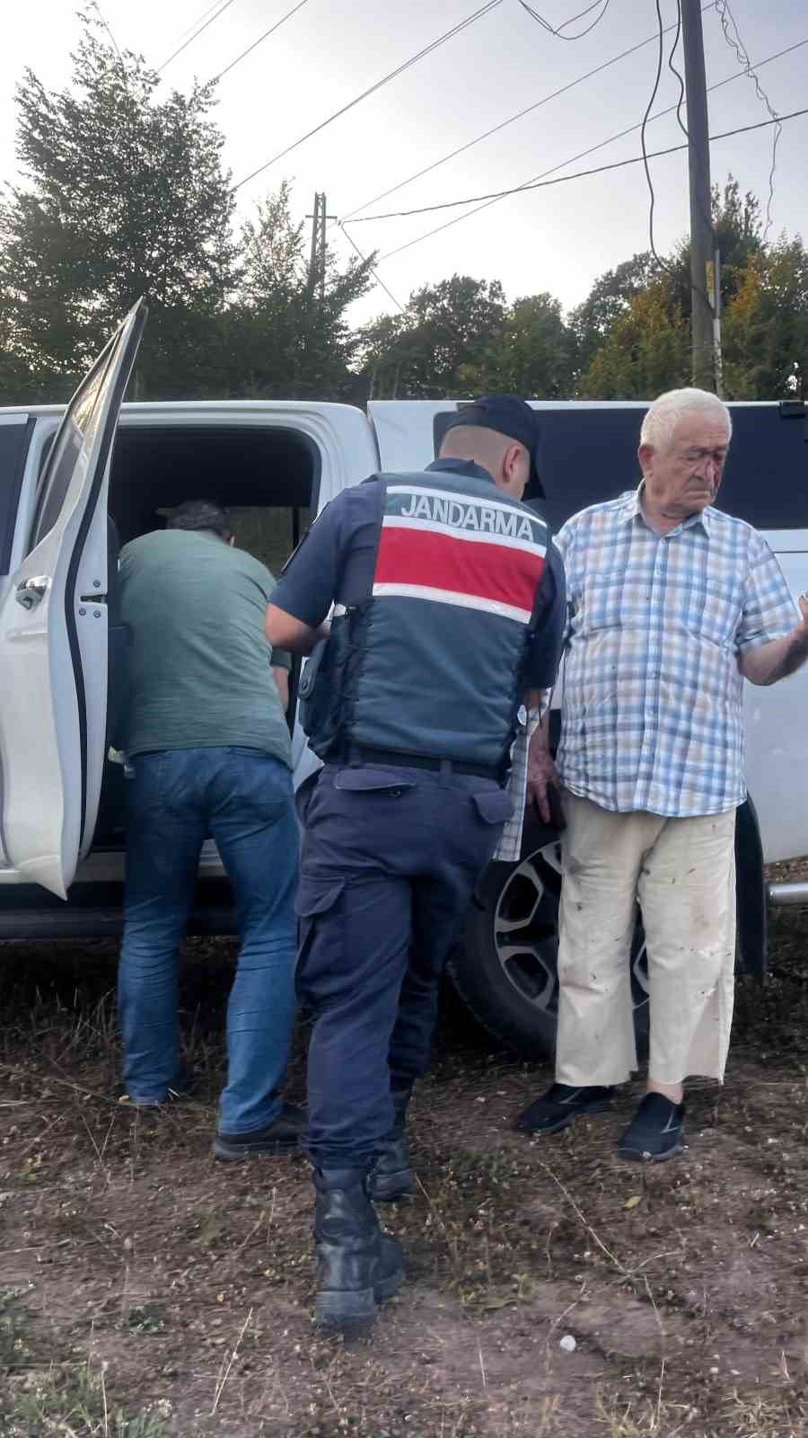 Sakarya’da Kazma Ve Tüfekli Kavga: 2 Yaralı