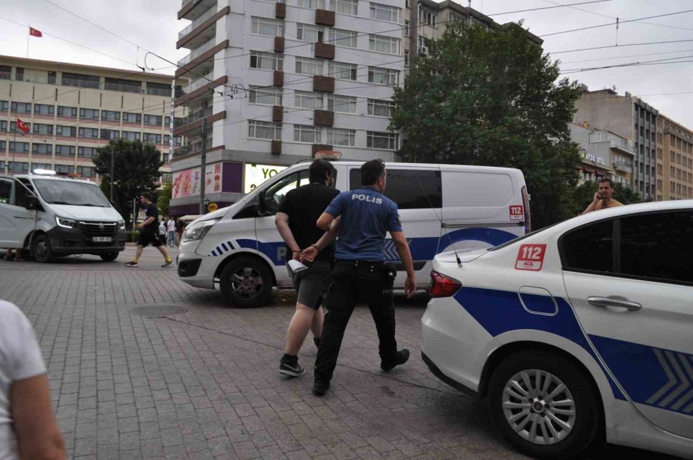 Motosikletini Durduran Polislere Savcı Tanıdığını Söyledi