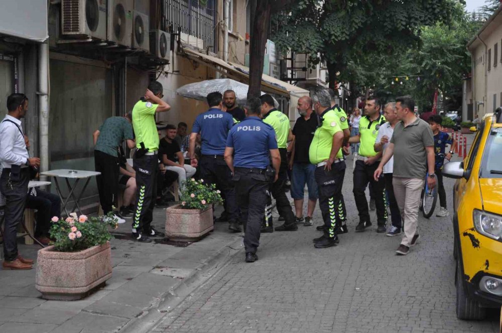 Motosikletini Durduran Polislere Savcı Tanıdığını Söyledi