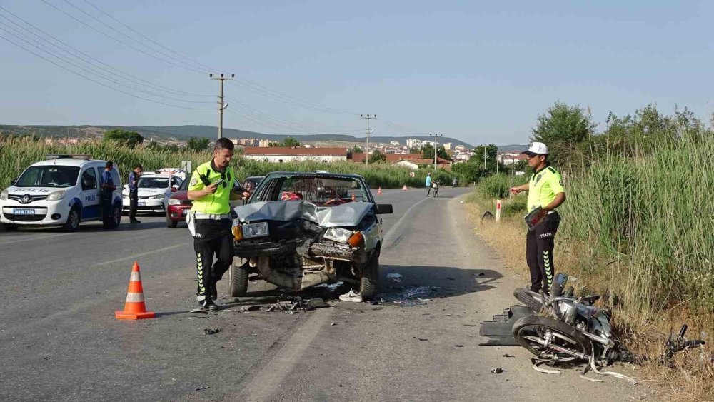 Otomobil İle Motosiklet Çarpıştı